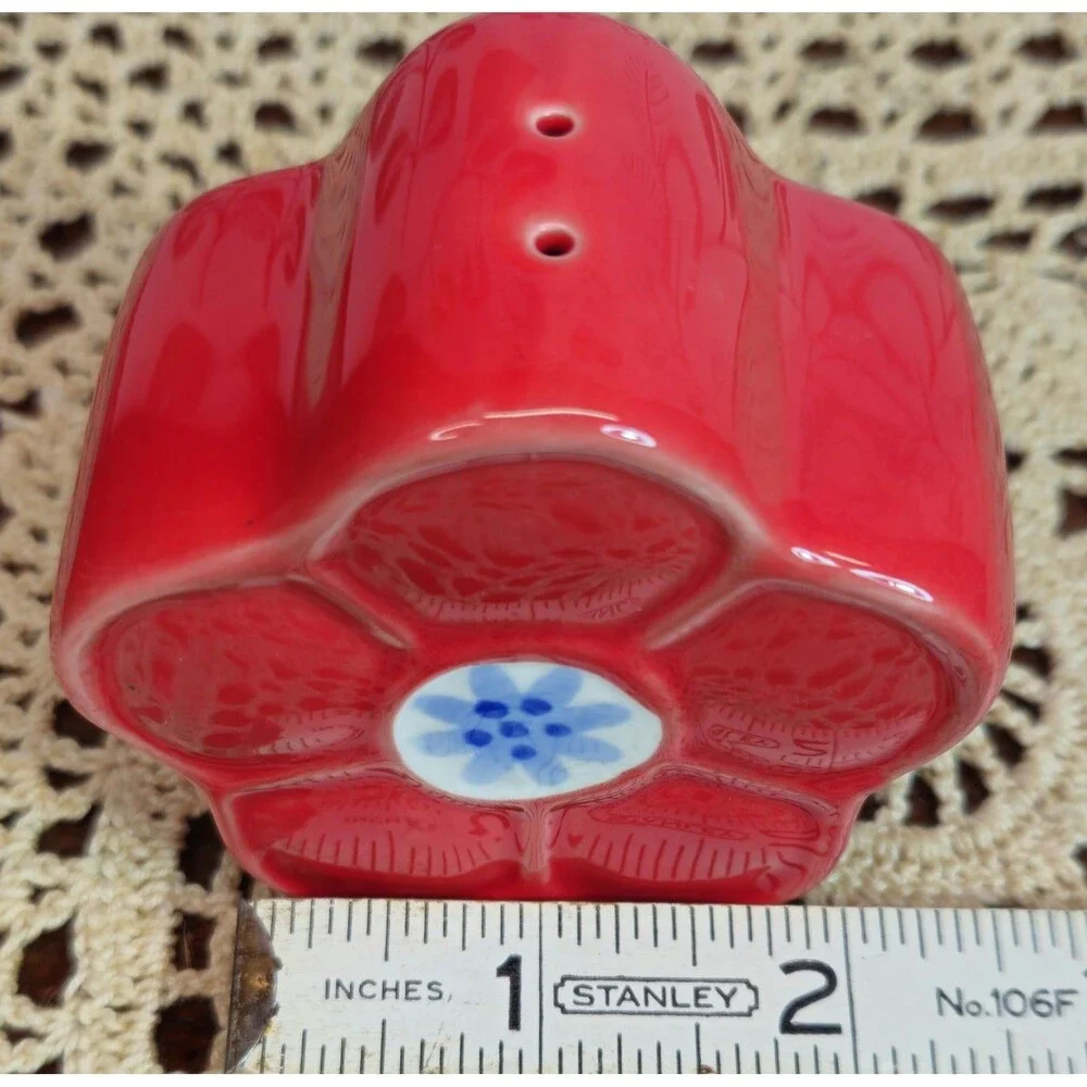 NWT Ceramic Flower Salt & Pepper Shaker Set The Spring Shop